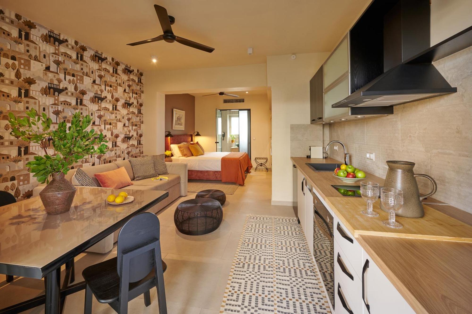 Rastoni Acropolis Uniquely Located Stylish Apartment *