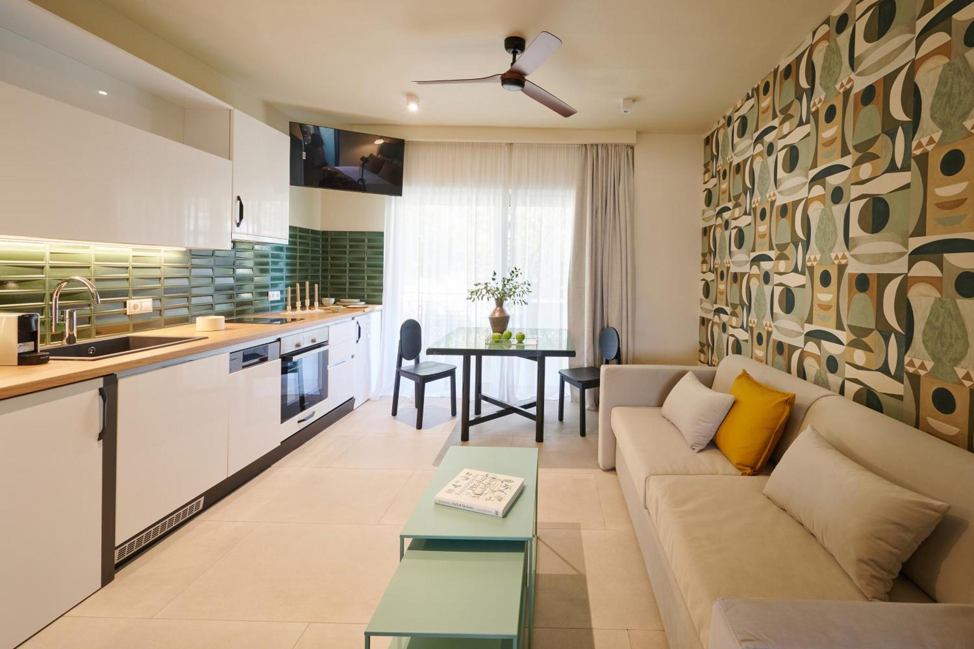 Rastoni Acropolis Uniquely Located Stylish Apartment Athens