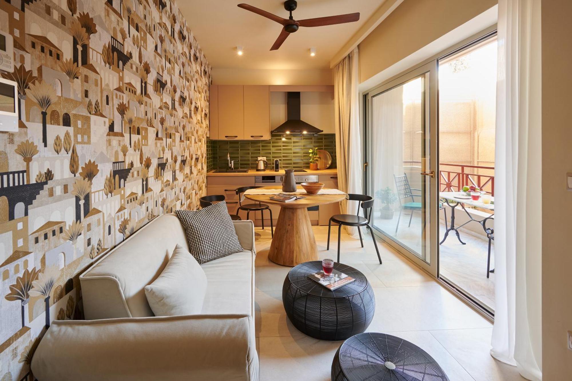 Rastoni Acropolis Uniquely Located Stylish Apartment *
