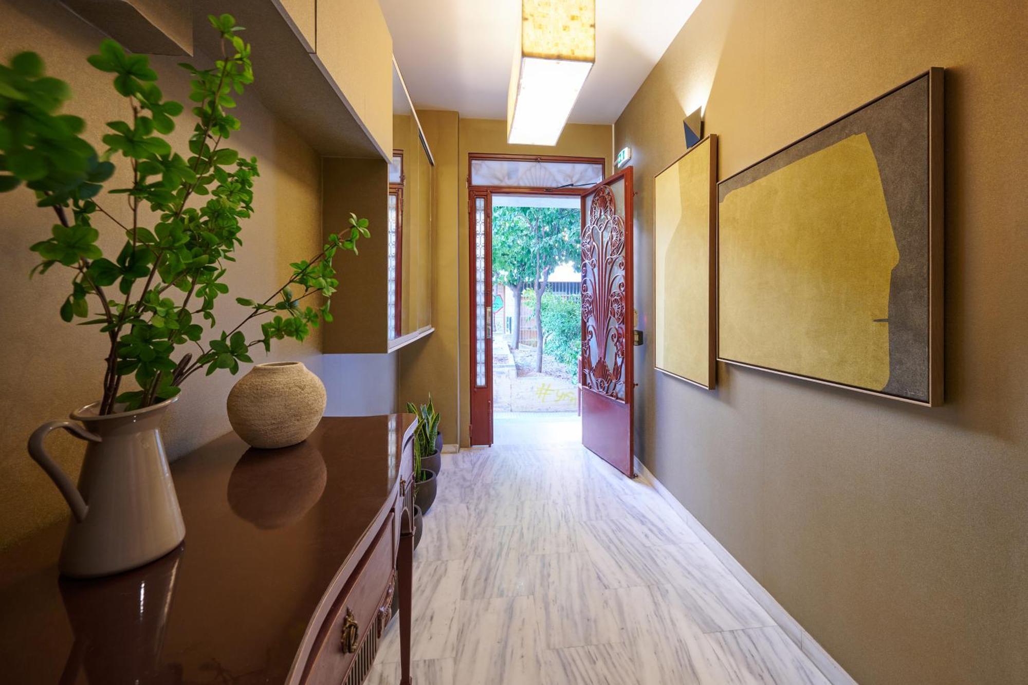 Rastoni Acropolis Uniquely Located Stylish Apartment *