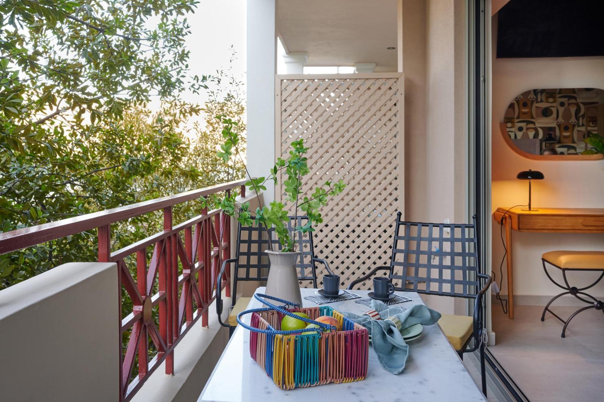 Rastoni Acropolis Uniquely Located Stylish Athens