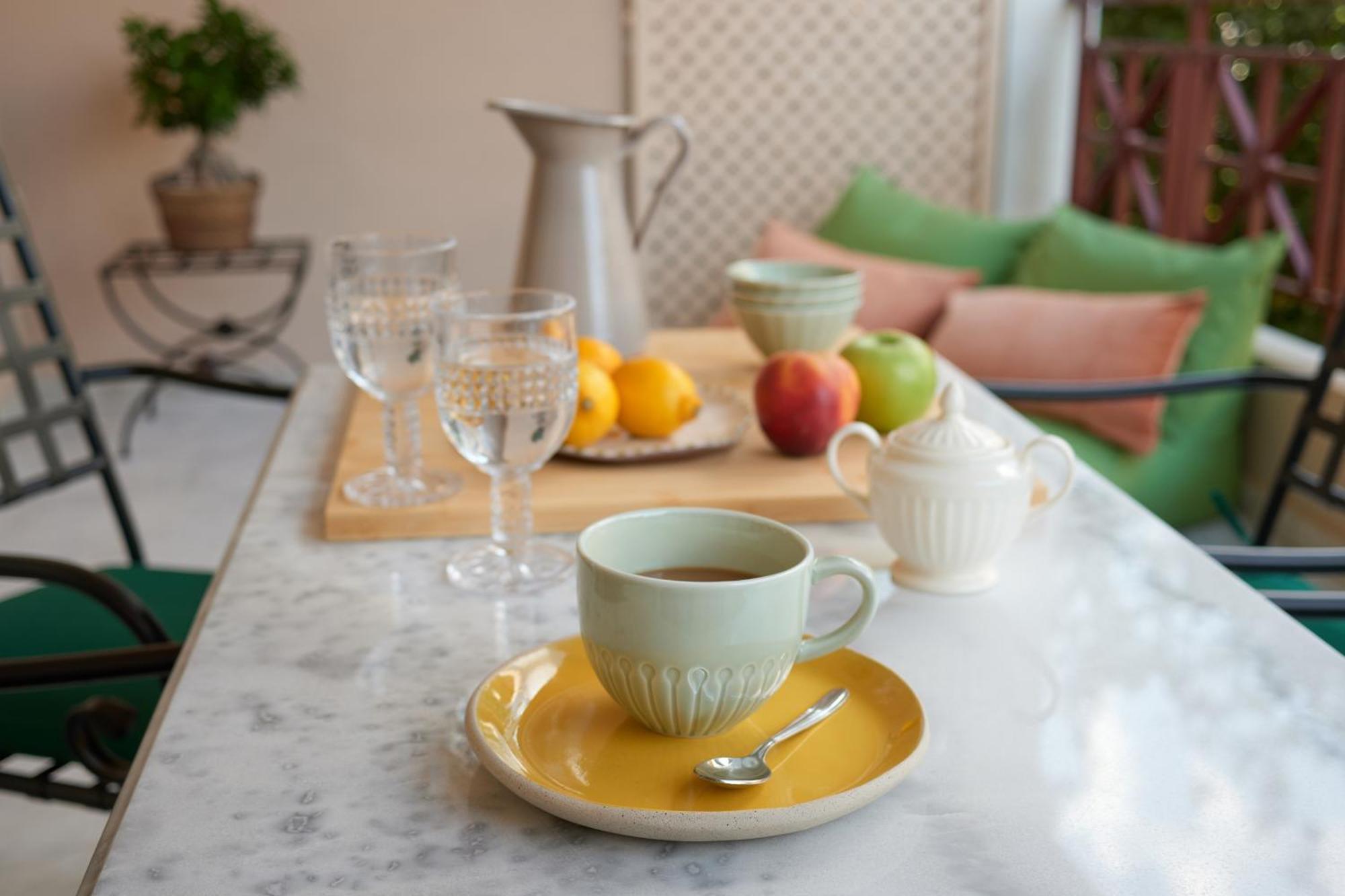 Rastoni Acropolis Uniquely Located Stylish Apartament *